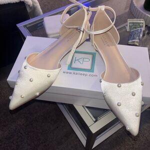 KAILEE P BELLA Ivory Pearl-Studded Flats
